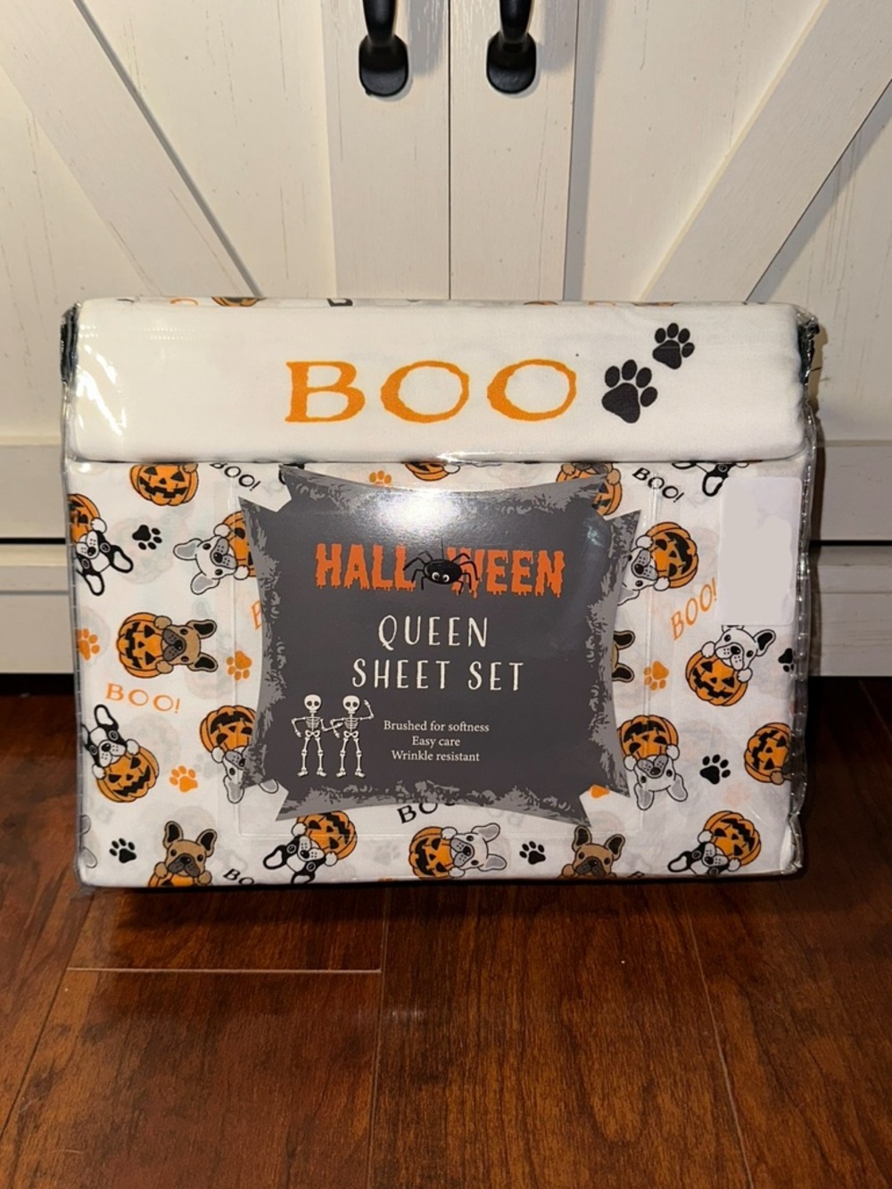 Halloween Pug in Pumpkin ‘BOO’ Queen Sheet Set